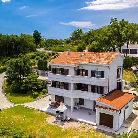 Vila Anica-opatija-poljane By Guide